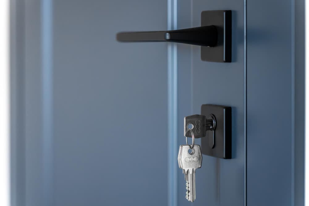 Ouverture porte claquée